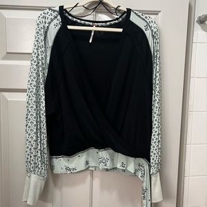 Free people wrap top size L. Worn twice, excellent condition!